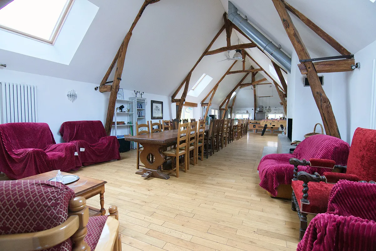 Vue extérieure de la Ferme Historique Jean de la Fontaine à Chierry